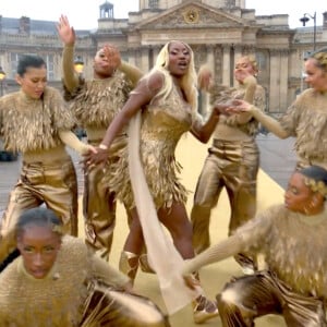 Aya Nakamura et la Garde Républicaine - Cérémonie d'ouverture des Jeux Olympiques (JO) de Paris 2024 le 26 juillet 2024. © Capture France TV via Bestimage 