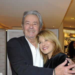 Alain Delon dedicace le livre "Lettre entr'ouverte a Alain Delon" de Nicole Calfan au Drugstore Publicis a Paris. Le 30 octobre 2012