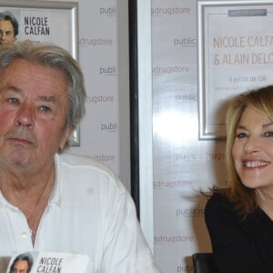 Alain Delon dedicace le livre "Lettre entr'ouverte a Alain Delon" de Nicole Calfan au Drugstore Publicis a Paris. Le 30 octobre 2012