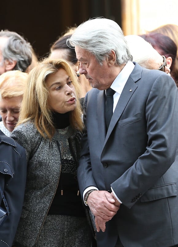 Nicole Calfan et Alain Delon - Obsèques de Pierre Mondy en l'église Saint-Honoré d'Eylau à Paris, le 20 septembre 2012.