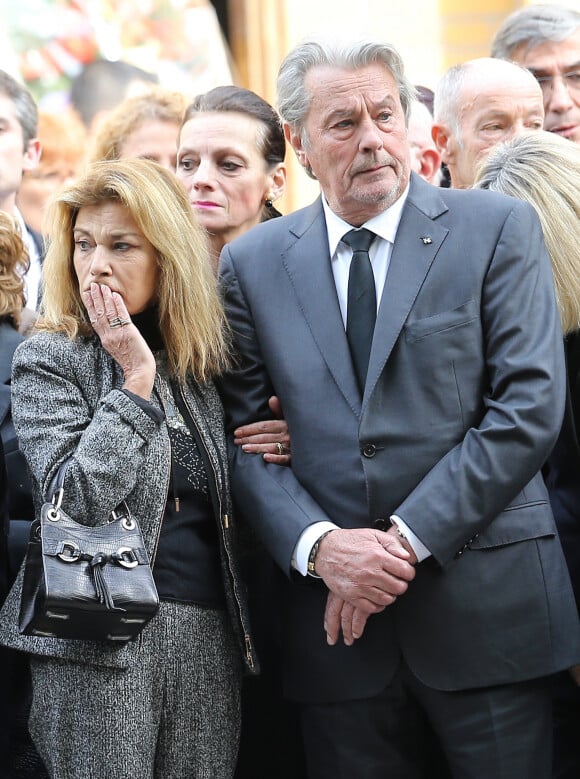 Nicole Calfan et Alain Delon - Obsèques de Pierre Mondy en l'église Saint-Honoré d'Eylau à Paris, le 20 septembre 2012.