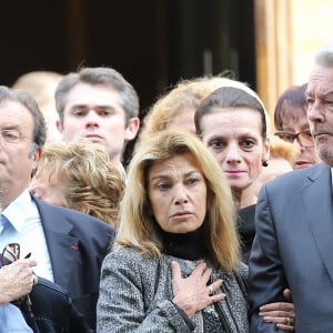 Nicole Calfan et Alain Delon - Obsèques de Pierre Mondy en l'église Saint-Honoré d'Eylau à Paris, le 20 septembre 2012.