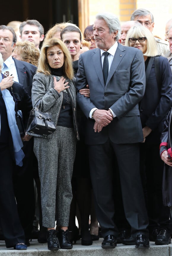 Nicole Calfan et Alain Delon - Obsèques de Pierre Mondy en l'église Saint-Honoré d'Eylau à Paris, le 20 septembre 2012.