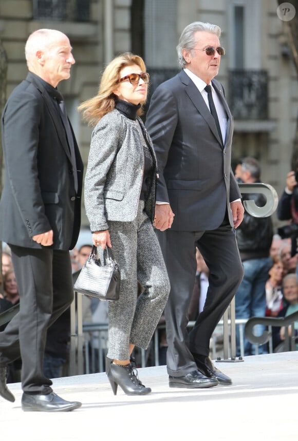 Nicole Calfan et Alain Delon - Obsèques de Pierre Mondy en l'église Saint-Honoré d'Eylau à Paris, le 20 septembre 2012.