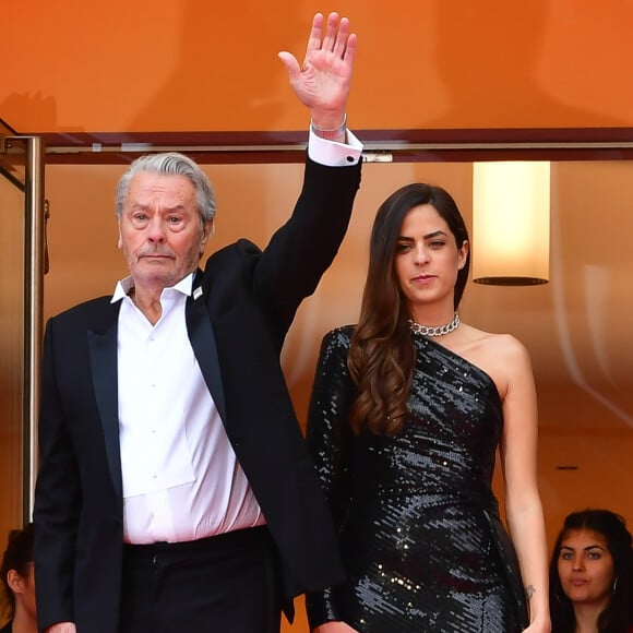 Alain Delon : Sa fille Anouchka sort du silence pour la première fois depuis sa disparition
Alain Delon (Palme d'Or d'Honneur du 72ème festival de Cannes) et sa fille Anouchka - Montée des marches du film "A Hidden Life" lors du 72ème Festival International du Film de Cannes. © Rachid Bellak/ Bestimage 