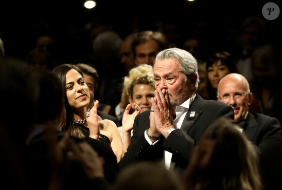 Alain Delon (avec un badge Paris Match d'une ancienne couverture du magazine titrant "Alain Delon, mes deux amours, Rosalie et Anouchka) et sa fille Anouchka (Robe Elie Saab) - Remise de la Palme d'Honneur à Alain Delon lors du 72ème Festival International du Film de Cannes. On may 19th 2019 © Jacovides-Moreau / Bestimage