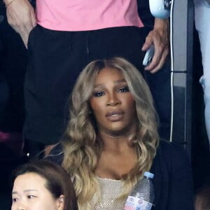 Serena Williams - Célébrités assistent à la victoire de Léon Marchand qui devient champion Olympique sur 400 m 4 nages lors des Jeux Olympiques de Paris 2024 (JO) à Paris La Defense Arena à Nanterre le 28 juillet 2024. © Dominique Jacovides-Pierre Perusseau/Bestimage