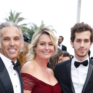 Paul Belmondo (habillé en Lanvin), sa femme Luana et leur fils Victor - Montée des marches de la cérémonie de clôture du 69ème Festival International du Film de Cannes. Le 22 mai 2016. © Olivier Borde-Cyril Moreau/Bestimage