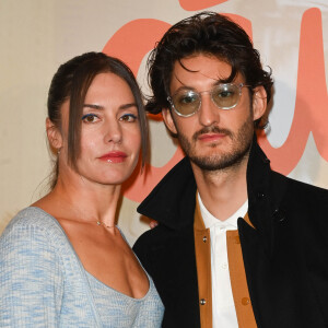 Pierre Niney complice et bronzé avec Natasha Andrews
Natasha Andrews et son mari Pierre Niney - Avant-première du film "Les Bad Guys" au cinéma Publicis à Paris.  © Coadic Guirec / Bestimage