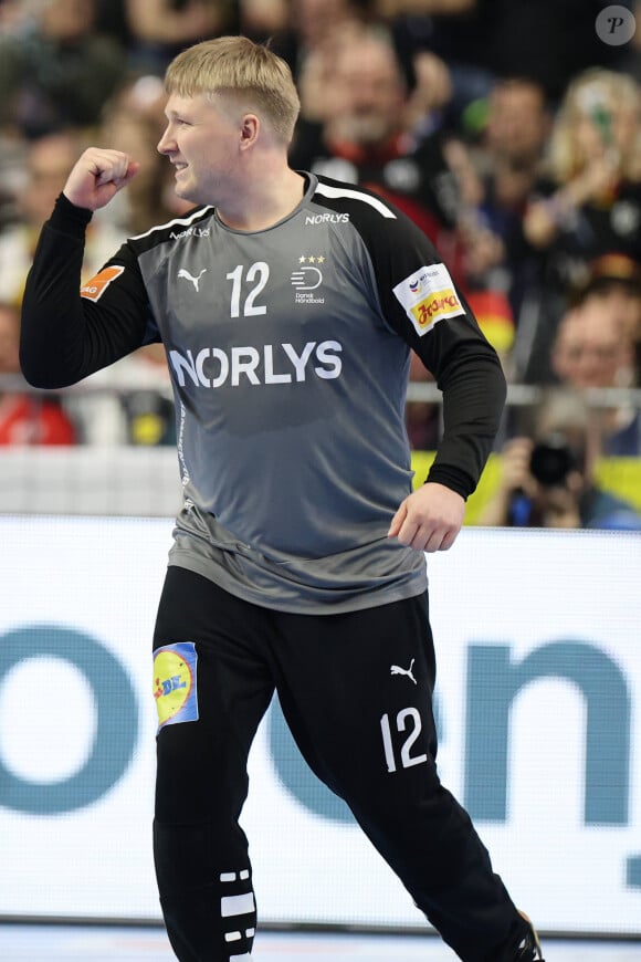 Un pari réussi puisque l'équipe du Danemark a été sacrée championne olympique à Paris
 
Emil Nielsen - La France championne d'Europe de Handball face au Danemark lors des Championnats d'Europe à Cologne.