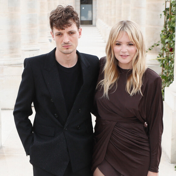 A la ville, elle partage la vie de Niels Schneider, avec qui elle a eu un petit Hiro en 2023.
Niels Schneider et sa compagne Virginie Efira - 35ème édition des "Trophées ANDAM" dans les jardins du Palais Royal à Paris, France, le 27 juin 2024. © Christophe Clovis / Bestimage 