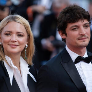 Niels Schneider et sa compagne Virginie Efira - Montée des marches du film "Hors Normes" pour la clôture du 72ème Festival International du Film de Cannes. Le 25 mai 2019 