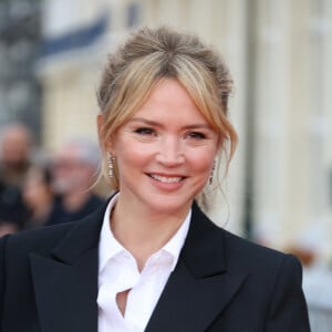 "On n'a divorcé que lorsque je suis tombée enceinte de quelqu'un d'autre", a ainsi conclu Virginie Efira.
Virginie Efira sur le tapis rouge de la cérémonie de clôture du 38ème festival du film de Cabourg, France, le 15 juin 2024. Les Journées romantiques du 38ème Festival du film de Cabourg (Calvados) auront lieu du 12 au 16 juin. © Coadic Guirec/Bestimage 