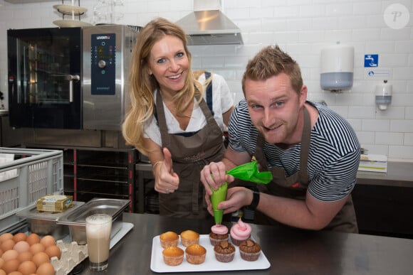 Exclusif - Sandrine Corman et l'ancien candidat de Top Chef Julien Lapraille animent l'émission " Qu'est-ce que je vous sers ? " sur Bel RTL, chez M-Joy Cupcakes, dans le cadre du Télévie.