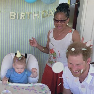 Le prince Harry, duc de Sussex et Meghan Markle, duchesse de Sussex, avec leur Archie et Doria Ragland, la mère de l'ex-actrice américaine.