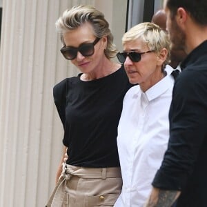 New York, NY - EXCLUSIF - La comédienne Ellen DeGeneres et sa femme Portia de Rossi sont vues en train de profiter d'une thérapie par le détail chez Khaite à Soho, New York. $
Sur la photo : Ellen DeGeneres, Portia de Rossi