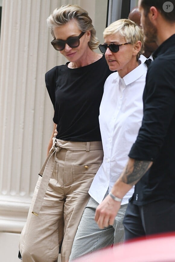 New York, NY - EXCLUSIF - La comédienne Ellen DeGeneres et sa femme Portia de Rossi sont vues en train de profiter d'une thérapie par le détail chez Khaite à Soho, New York. $
Sur la photo : Ellen DeGeneres, Portia de Rossi