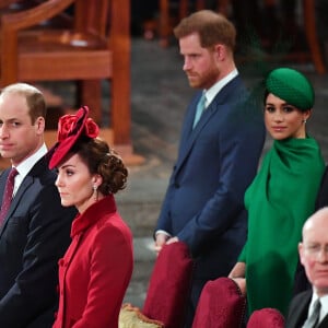 En 2020, les Sussex constamment attaqués par les tabloïds et regrettant le manque de soutien des Windsor, ont claqué la porte de la monarchie anglaise. 
Le prince William, duc de Cambridge, et Catherine (Kate) Middleton, duchesse de Cambridge, Le prince Harry, duc de Sussex, Meghan Markle, duchesse de Sussex - La famille royale d'Angleterre lors de la cérémonie du Commonwealth en l'abbaye de Westminster à Londres le 9 mars 2020. 