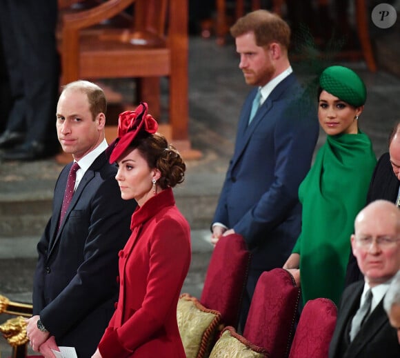 En 2020, les Sussex constamment attaqués par les tabloïds et regrettant le manque de soutien des Windsor, ont claqué la porte de la monarchie anglaise. 
Le prince William, duc de Cambridge, et Catherine (Kate) Middleton, duchesse de Cambridge, Le prince Harry, duc de Sussex, Meghan Markle, duchesse de Sussex - La famille royale d'Angleterre lors de la cérémonie du Commonwealth en l'abbaye de Westminster à Londres le 9 mars 2020. 