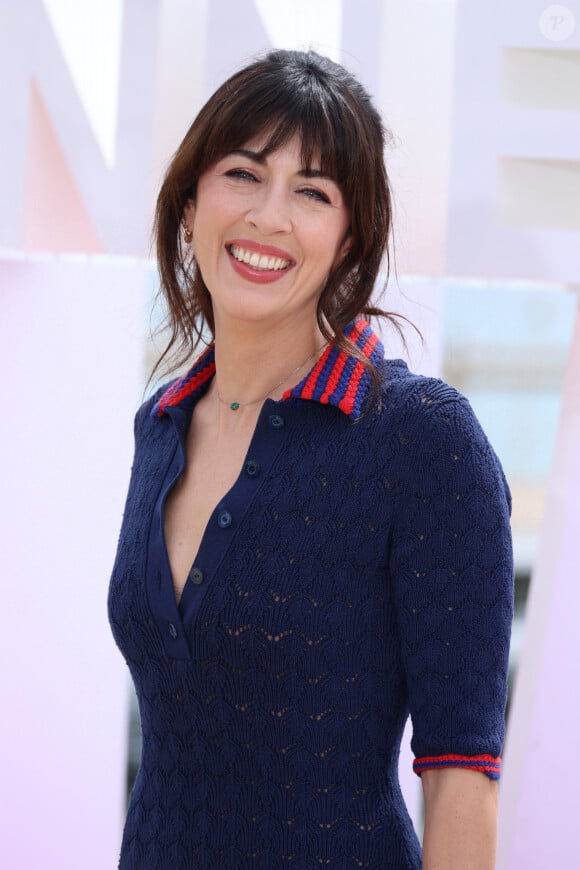 "Du coup, j'ai été moins présente professionnellement. Le public me manque mais, heureusement, j'ai la chance qu'il soit patient et compréhensif".
Nolwenn Leroy lors du photocall de 'Broceliande' sur la plage du Majestic lors de la 7eme saison de 'CanneSeries' à Cannes le 7 Avril 2024 Denis Guignebourg/BestImage 