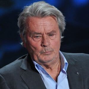 Lorsqu'ils vivaient ensemble, Mireille Darc avait préparé des chambres particulières dans cette maison...Alain Delon et Mireille Darc lors de l'émission 300 Choeurs pour la Vie sur France 3 à La Plaine St-Denis, près de Paris, France, le 24 septembre 2012. Mireille Darc est décédée à l'âge de 79 ans. Elle a longtemps été la compagne et la co-star d'Alain Delon. Elle a joué le rôle principal dans le film Week End de Jean-Luc Godard en 1967. Photo par Giancarlo Gorassini/ABACAPRESS.COM