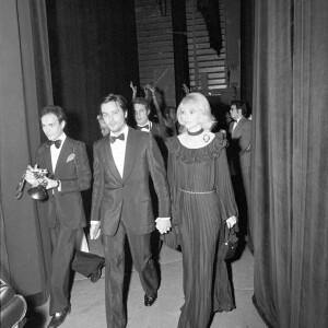 Le réalisateur et chanteur français Alain Delon et l'actrice et réalisatrice française Mireille Darc lors d'une cérémonie de remise de prix. Paris, 1968. Photo de Gianni Girani/Mondadori Portfolio via ZUMA Press/ABACAPRESS.COM