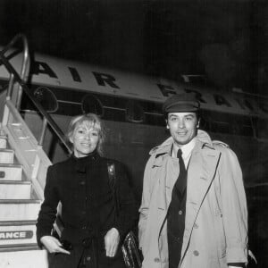 Il s'agissait de chambre d'enfants... Hélas, si Delon en en eus avec d'autres femmes dans sa vie...Alain Delon et Mireille Darc en route vers Marseille pour le film "Borsalino", vers 1969. Photo par PictureLux/ Photoshot/ABACAPRESS.COM