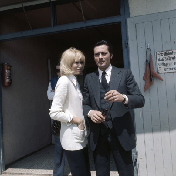 Alain Delon et Mireille Darc à Daglfing, Allemagne. Vers 1970. Photo par Picture Alliance/DPA/ABACAPRESS.COM