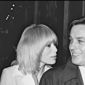 Alain Delon et Mireille Darc en 1975.