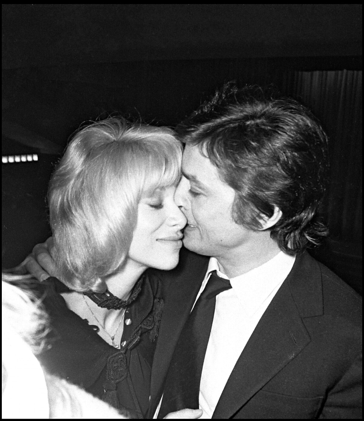 Photo : Alain Delon et Mireille Darc en 1971. - Purepeople