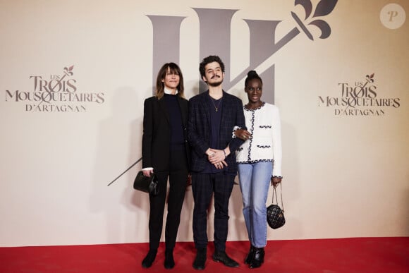 Sophie Marceau, son fils Vincent Żuławski, Eye Haïdara. Photocall de l'avant-première du film "Les Trois Mousquetaires : D'Artagnan" aux Invalides à Paris le 21 mars 2023. © Moreau / Jacovides / Guirec / Bestimage 