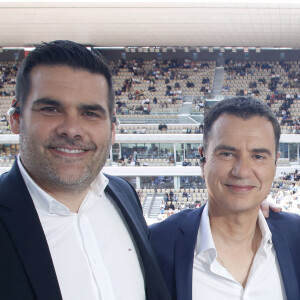 Un choix qui avait semble-t-il fait grincer des dents Matthieu Lartot.
Exclusif - Matthieu Lartot et Laurent Luyat - Plateau de France Télévision lors des Internationaux de France de Tennis de Roland Garros 2024 - Jour 1 à Paris. © Bertrand Rindoff / Bestimage