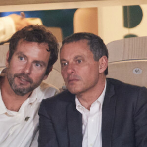 François Roelants et son mari Marc-Olivier Fogiel - Personnalités dans les tribunes lors des Internationaux de France de tennis de Roland Garros 2024 à Paris. © Jacovides-Moreau / Bestimage