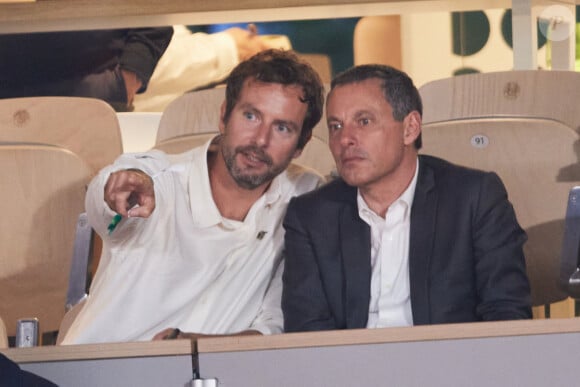 François Roelants et son mari Marc-Olivier Fogiel - Personnalités dans les tribunes lors des Internationaux de France de tennis de Roland Garros 2024 à Paris. © Jacovides-Moreau / Bestimage