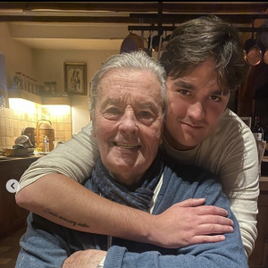 Photo personnelle d'Alain Delon révélée par son plus jeune fils, Alain-Fabien