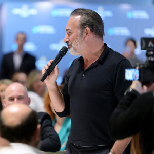 Jean Dujardin et sa femme Nathalie Péchalat (nouvelle présidente de l'association "Premiers de Cordée") - Dîner de charité Breitling à la Samaritaine pour l'association "Premiers de Cordée" à Paris le 4 avril 2024.© Rachid Bellak/Bestimage 