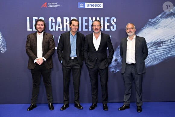 Julien Seul, l'un des producteurs du film, Jean-Albert Lièvre, le réalisateur, Jean Dujardin et son frère Marc Dujardin, producteur du film durant l'avant première mondiale au Grimaldi Forum à Monaco, le 9 février 2023, du film "Les gardiennes de la planète" réalisé par Jean-Albert Lièvre et raconté par J.Dujardin.© Bruno Bebert / Bestimage 