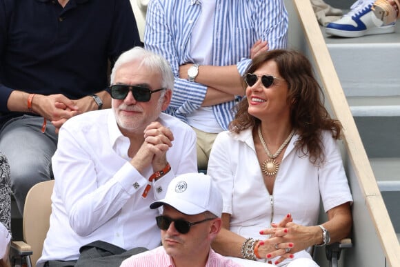 Pascal Praud, Catherine Bancarel dans les tribunes des Internationaux de France 2024 à Roland Garros le 08 juin 2024 à Paris, France. Photo par Nasser Berzane/ABACAPRESS.COM