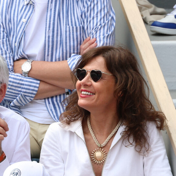 Pascal Praud, Catherine Bancarel dans les tribunes des Internationaux de France 2024 à Roland Garros le 08 juin 2024 à Paris, France. Photo par Nasser Berzane/ABACAPRESS.COM
