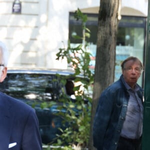 Pascal Praud lors de la cérémonie d'enterrement du journaliste français Jean-Pierre Elkabbach au cimetière du Montparnasse à Paris, France, le 6 octobre 2023. Décédé à l'âge de 86 ans, Jean-Pierre Elkabbach était une figure emblématique du journalisme et un témoin privilégié de la vie politique française depuis plus d'un demi-siècle. Photo par Jerome Domine/ABACAPRESS.COM