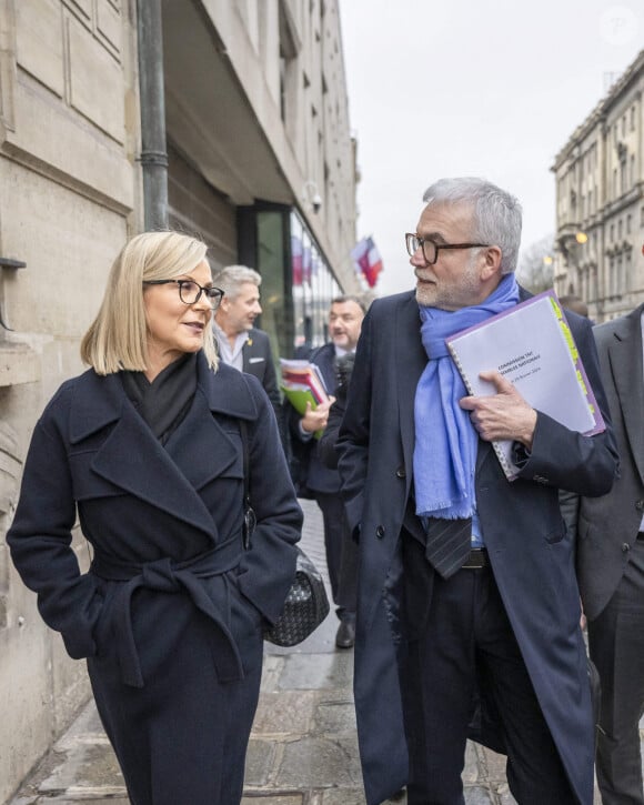 Télé, radio, journaux, le journaliste ne s'arrête pas...Pascal Praud et Laurence Ferrari après la commission d'enquête parlementaire sur les procédures d'attribution des autorisations des services nationaux de télévision à l'Assemblée nationale à Paris, le 29 février 2024. Photo par Eliot Blondet / ABACAPRESS.COM