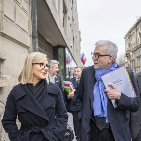 Télé, radio, journaux, le journaliste ne s'arrête pas...Pascal Praud et Laurence Ferrari après la commission d'enquête parlementaire sur les procédures d'attribution des autorisations des services nationaux de télévision à l'Assemblée nationale à Paris, le 29 février 2024. Photo par Eliot Blondet / ABACAPRESS.COM