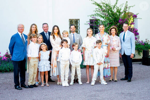 Le roi Carl Gustav, la reine Silvia, la princesse Victoria, le prince Daniel, la princesse Estelle, le prince Oscar, la princesse Madeleine, Chris O´Neill, la princesse Leonore, le prince Nicolas, la princesse Adrienne, le prince Carl Philip, la princesse Sofia, le prince Alexander, le prince Gabriel, le prince Julian - Rendez-vous avec la famille royale de Suède au palais Solliden sur l'île de Oland, à l'occasion du 47ème anniversaire de la princesse héritière. Le 14 juillet 2024  