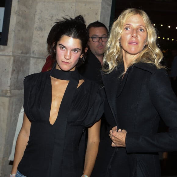 Sandrine Kiberlain et sa fille Suzanne Lindon au défilé et l'aftershow Jacquemus lors de la Fashion Week Printemps/Ete 2018 de Paris au musée National Picasso à Paris, France, le 25 septembre 2017. © CVS-Veeren/Bestimage 