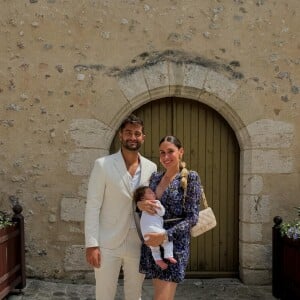 Jesta et Benoît avec leur fils Bastiann à un mariage