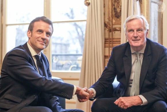 L'homme politique de 73 ans succède ainsi à Gabriel Attal. 
Le président de la République française Emmanuel Macron reçoit Michel Barnier, chargé de la conduite des négociations sur les relations futures avec le Royaume-Uni, au palais de l'Elysée, Paris le 31 janvier 2020. © Stéphane Lemouton / Bestimage 