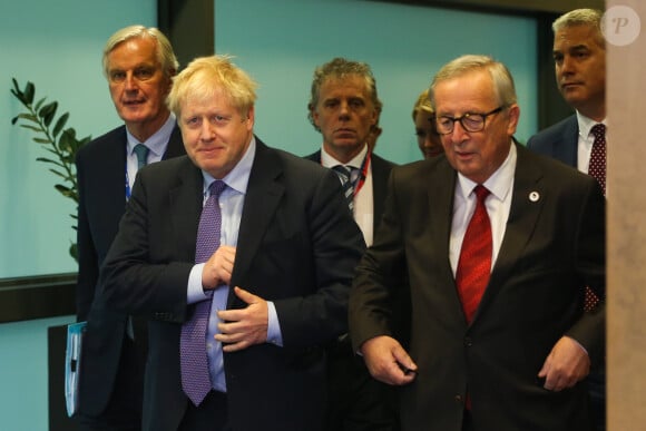 Michel Barnier, négociateur en chef pour l'Union européenne chargé de mener les négociations liées au Brexit, Boris Johnson, premier ministre du Royaume Uni, Jean-Claude Juncker, président de la commission européenne - Conférence de presse au sommet de l'union européenne à Bruxelles le 17 octobre 2019. © imago / Panoramic / Bestimage