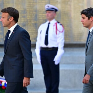 Le président de la République française Emmanuel Macron, Gabriel Attal, Premier ministre - Le président de la République française E.Macron lors de la Cérémonie commémorative du 80ème anniversaire de la Libération de la préfecture de police de Paris, le 12 août 2024. © Christian Liewig / Pool / Bestimage 