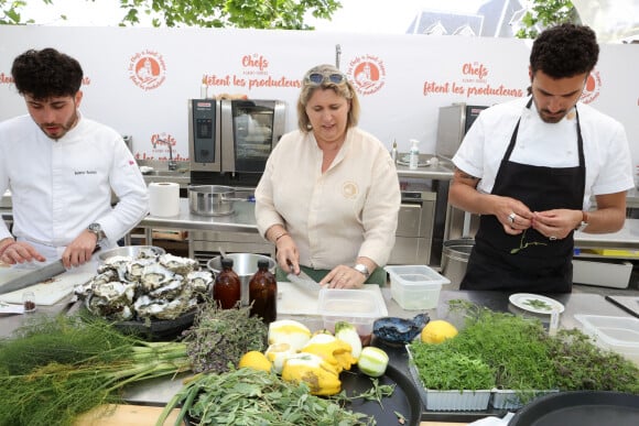 Les Chefs à Saint-Tropez fêtent les producteurs - Démonstration culinaire avec La Cheffe Stéphanie Le Quellec - La Scène - Paris et Les Candidats Quentin Maufrais et Jorick Dorignac - TopChef 2024, le 6 mai 2024, place des Lices à Saint-Tropez. © Jean-Marc Lhomer/Bestimage 