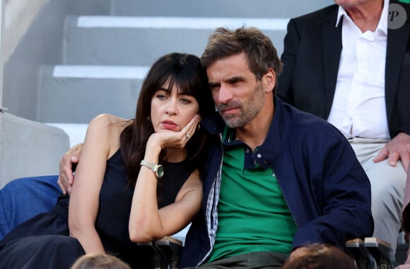 Nolwenn Leroy et son compagnon Arnaud Clément - Célébrités dans les tribunes des Internationaux de France de tennis de Roland Garros 2024 à Paris le 7 juin 2024. © Jacovides-Moreau/Bestimage 